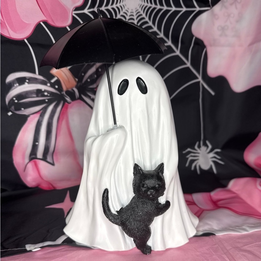 Viral Ghost with Cat and Umbrella Halloween Decor